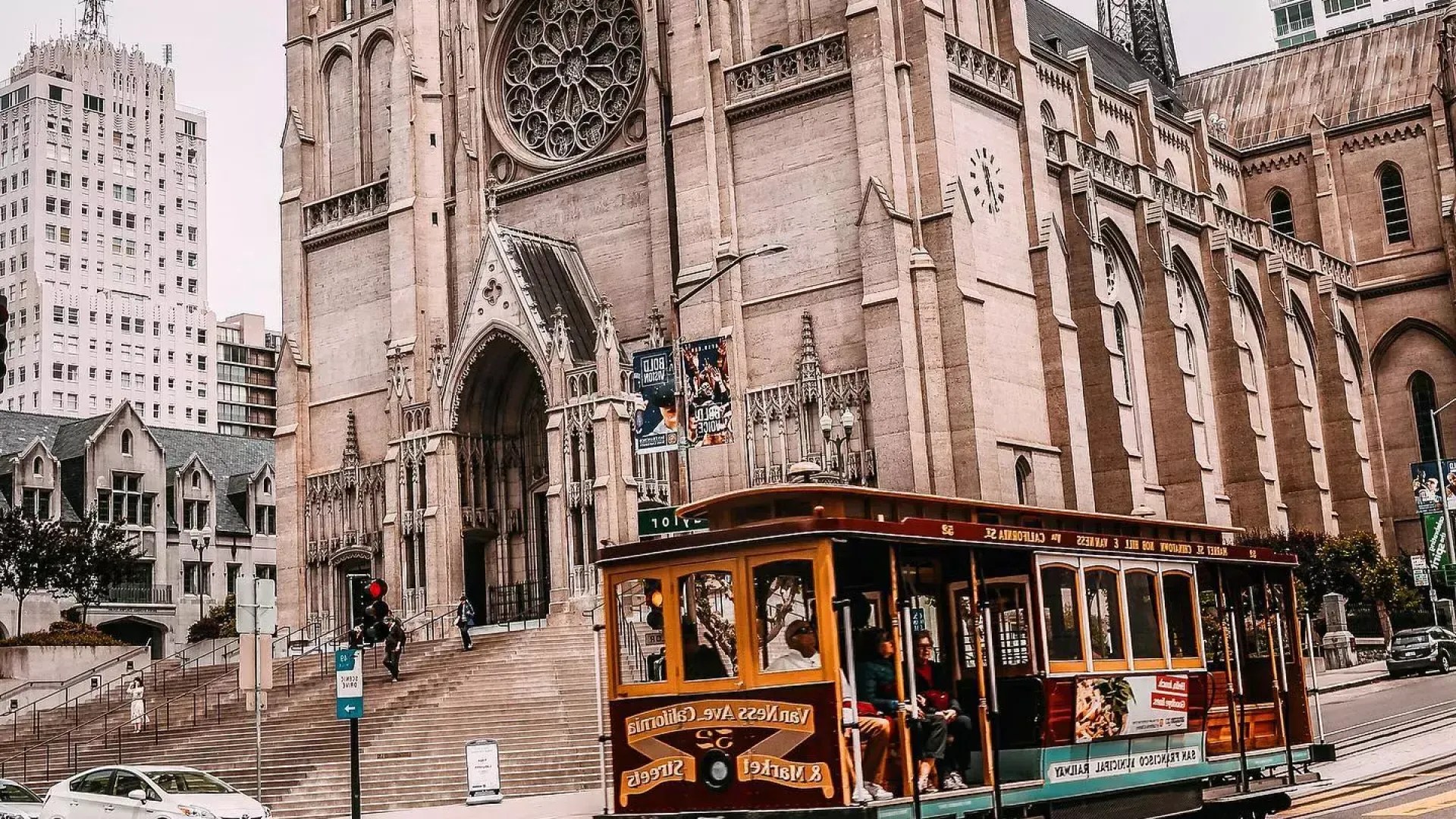 Cable Car going by Grace Cathedral