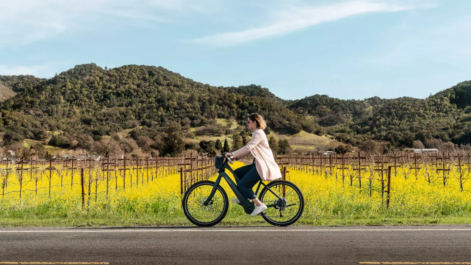 femme faisant du vélo à Napa