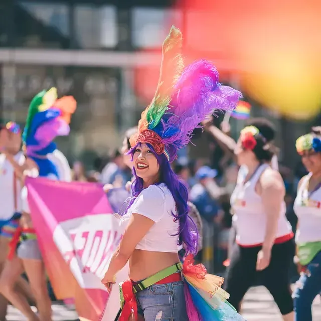 Une femme à la Pride à San Francisco