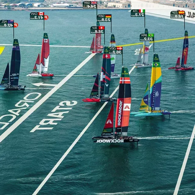 Catamarans en compétition dans la course Sail GP